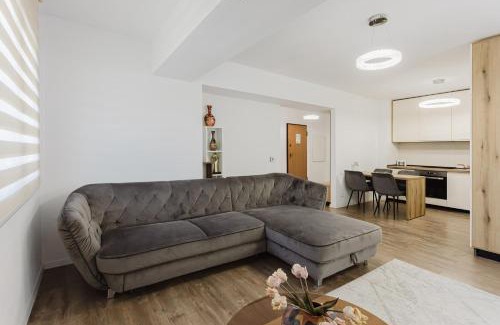 Resita Apartment | City Center Accommodation 211