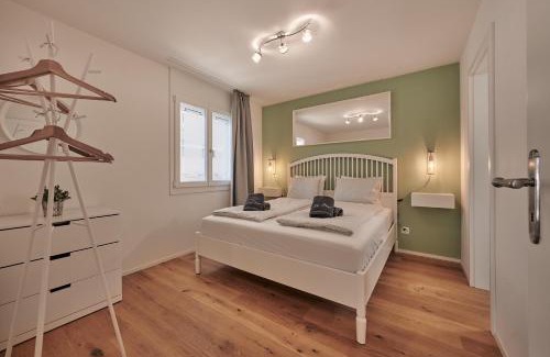 Unterseen Apartment | City Center Apartment with Mountain View