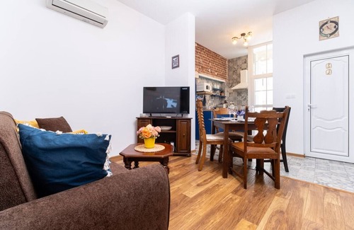 Plovdiv Center Apartment | City Center Retro Chic Kapana 2-Bed Apartment