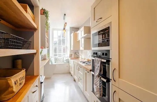 Central Aberdeen Apartment | City Centre - 1 Bed - Sleeps 2 - Pet Friendly