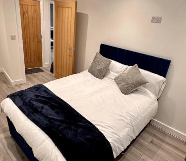 Mapperley Apartment | City Centre 2BR Flat with parking, Sleeps 6