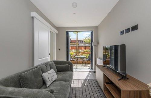 Holbeck Apartment | City Centre Deluxe with amazing Garden Terrace Pass the Keys