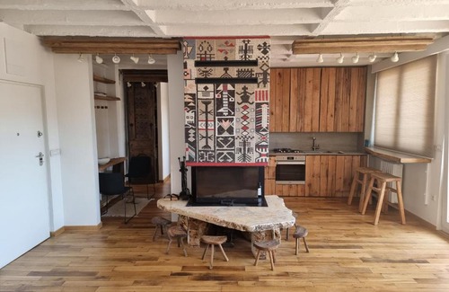 Matiçan Apartment | City centre 'Farmhouse in the Sky' designer apt.
