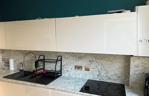 Tollcross Apartment | City Centre Garden Hideaway