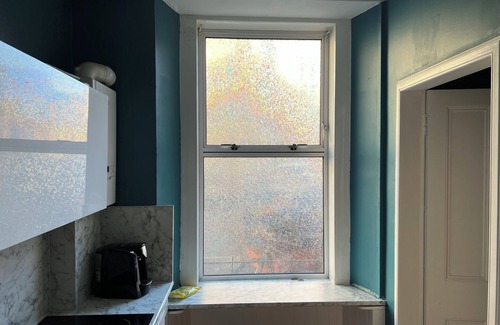 Tollcross Apartment | City Centre Garden Hideaway