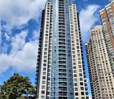 Downtown Mississauga Apartment | City Centre Lodge (Downtown)