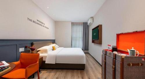 Yufeng District Hotel | City Comfort Premier Hotel Liuzhou Wuxing Pedestrian Street Jinggu Building