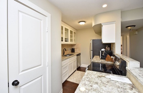 Garden Oaks Condo | CITY CONDO