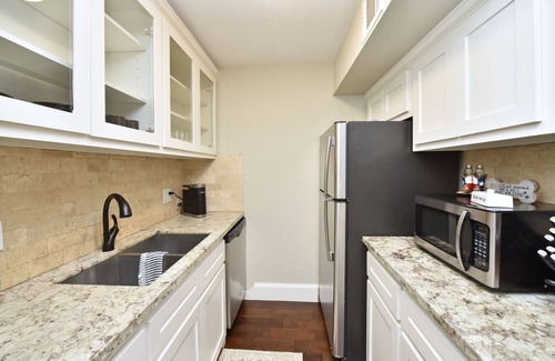 Garden Oaks Condo | CITY CONDO