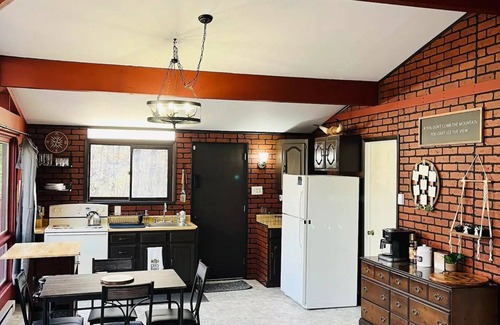 Jim Thorpe Ski Chalet | City Escape: Cozy 2 bedroom Chalet in Jim Thorpe