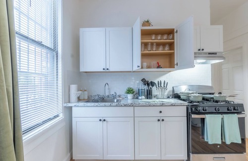 Hoboken Apartment | City Escape w/2 Bath, 10 beds, We Pay 1/2 Parking