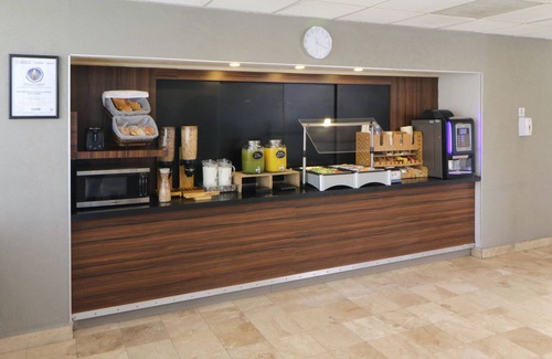 Nuevo Laredo Hotel | City Express by Marriott Nuevo Laredo