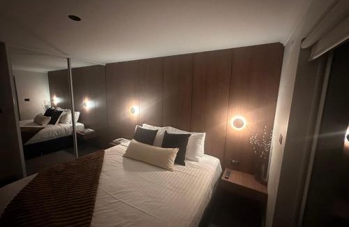 Battery Point Apartment | City fringe modern apartment with car parking