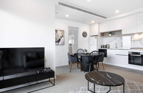 West Melbourne Apartment | City Lights & Cozy Nights 2BR Retreat with a View