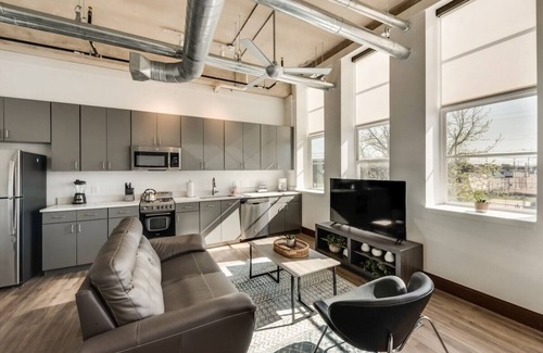 Cedars Apartment | City Loft - 5 min. to Downtown!
