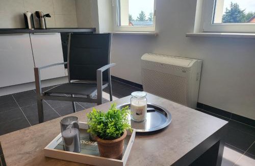 Wolmirstedt Apartment | City Lounge an der Feuerwache mit Außenbereich mit Klimaanlage