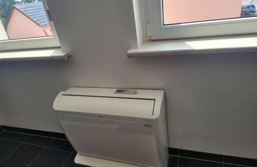 Wolmirstedt Apartment | City Lounge an der Feuerwache mit Außenbereich mit Klimaanlage