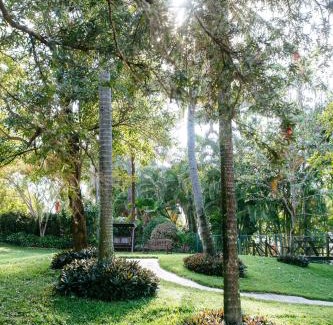 Townsville Hotel | City Oasis Inn Townsville, SureStay Collection by BW