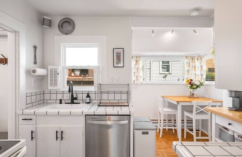 Roosevelt House | City Oasis: Office, Yard & BBQ