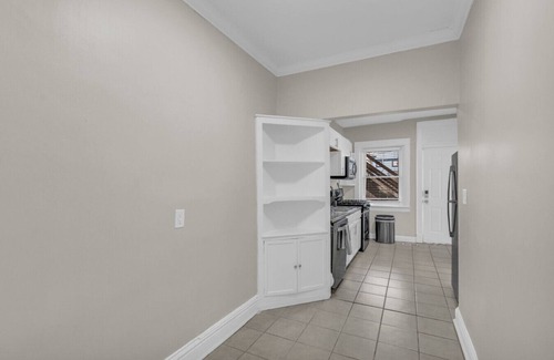 South Hyde Park Apartment | City of Fountains Getaway