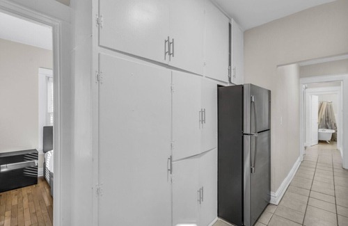 South Hyde Park Apartment | City of Fountains Getaway