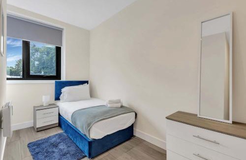 Sutton Apartment | City Service Lets - New London Village 2-bed Excellent transport links to London with parking