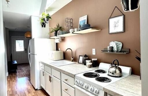 South Nashville Apartment | City Skyline Views in a Great Neighborhood!
