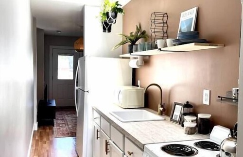 South Nashville Apartment | City Skyline Views in a Great Neighborhood!