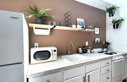 South Nashville Apartment | City Skyline Views in a Great Neighborhood!