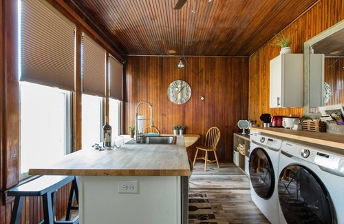 Schnitzelburg House | City Sunsets in the Heart of Germantown