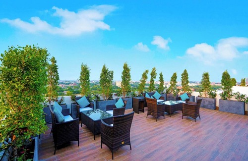Lahore Apartment | City Vibes - Modern 1BHK Apartment - For Families & Travelers @ Zameen Opal