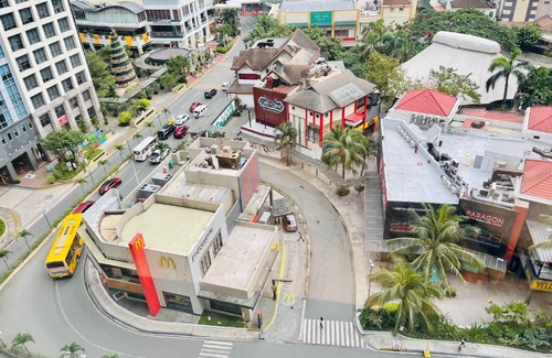 Bagumbayan Apartment | City View, 1BR Condo, One Eastwood Avenue Tower 2, Eastwood City, Quezon City, Manila, Philippines -Requires Proof Of ID & Vax Card-