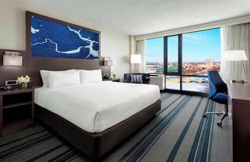 Cambridgeport House | City View King Room at Courtyard Boston Cambridge - Minutes to Downtown Boston