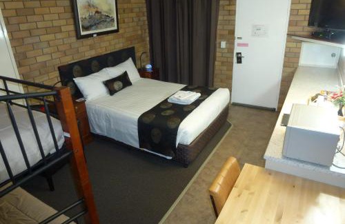 Warwick Hotel | City View Motel