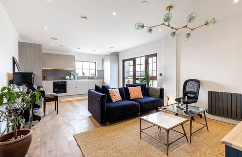Shadwell Apartment | City View Spacious 2 Bedroom Penthouse