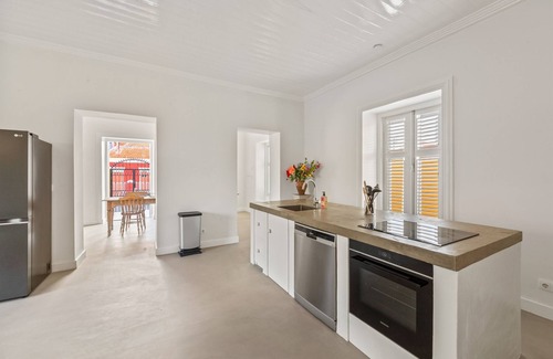 Koralengebied House | City Villa – Spacious Townhouse with Shared Pool & Urban Vibe