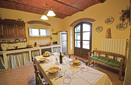 Cortona Apartment | City/Village Apartment in Cortona with 2 bedrooms sleeps 4
