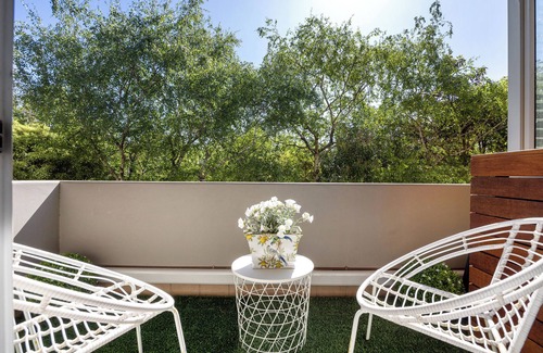 Toorak Apartment | Citys Edge Urban Retreat - Your Tranquil Retreat