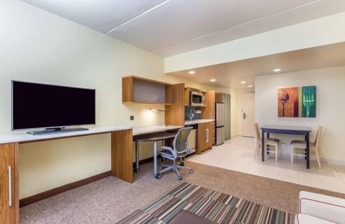 Newtonville Hotel | Cityscape Comfort! FREE Breakfast, Pets Allowed, Indoor Pool