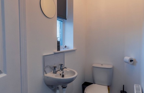 Framwellgate Moor Apartment | Cityscape Oasis in Durham