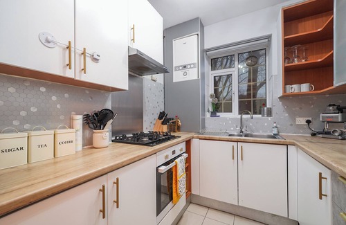 Hendon Apartment | CityStay QC Modern 3-bedroom apartment in charming London