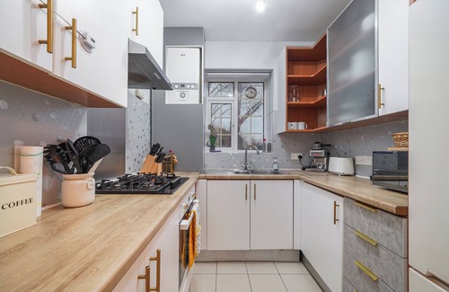 Hendon Apartment | CityStay QC Modern 3-bedroom apartment in charming London