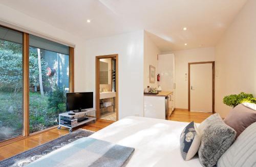Aldgate Bed & Breakfast | Cladich Pavilions Bed and Breakfast