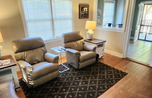 Thomasville House | Claire's Cozy Cottage for Four w/Office space