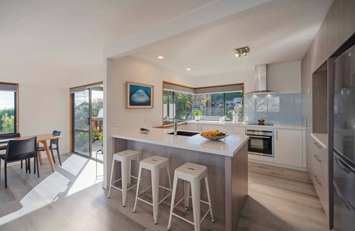 Stoke House | Clairmont Heights - Nelson Holiday Home
