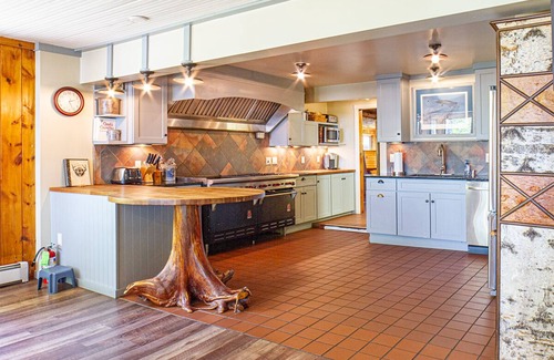 Clam Lake House | Clam Lake Lodge & Wapiti Cabin