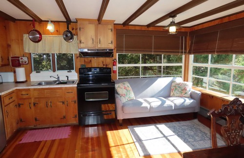 Middletown Cottage | Clamalot Cottage ,Near Beaches, Quiet, Pastoral