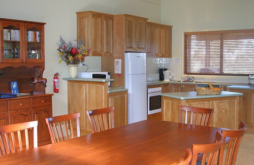 Vacy Cabin | Clancy's Lodge at BANJOS BUSHLAND RETREAT - couples, families & groups