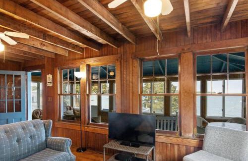 Kingston House | Clara's Retreat: Rocky Nook Kingston
