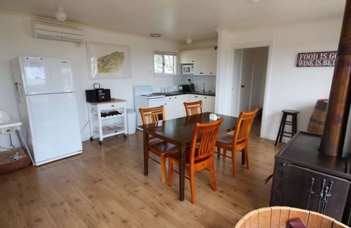 Emu Flat Cottage | Clare View COTTAGE(pet friendly)sleep 4, 220 spring gully road, Clare Australia